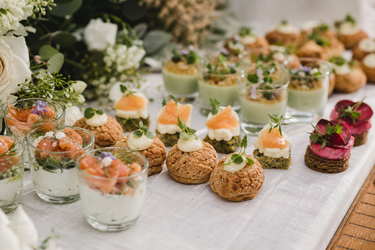 Traiteur mariage Arras : imaginer un apéritif dînatoire à votre image